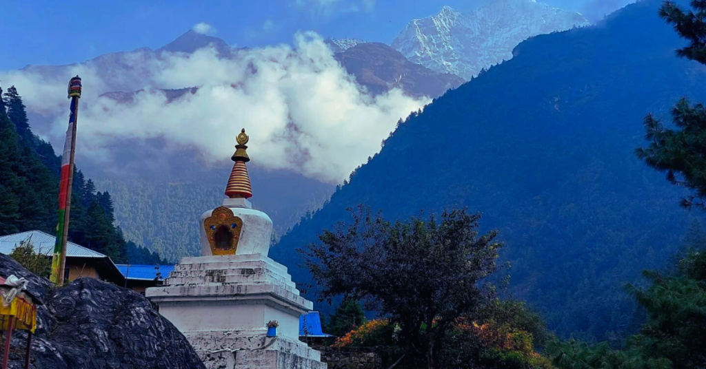 namche-monastery-on-way-to-phakding